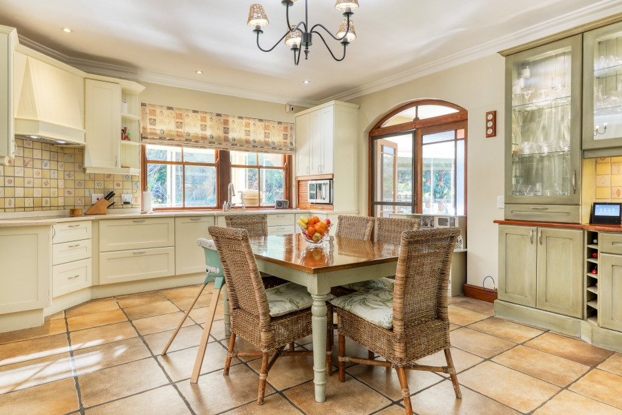 7 Bedroom Property for Sale in Zwaanswyk Western Cape